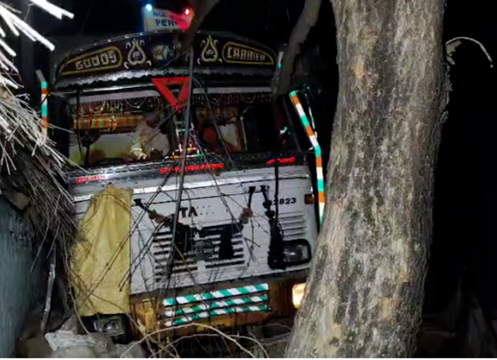 Hamirpur News, हमीरपुर मारपीट, UP Crime News, Shopkeeper Assault, Bivnar Police, Uttar Pradesh Crime