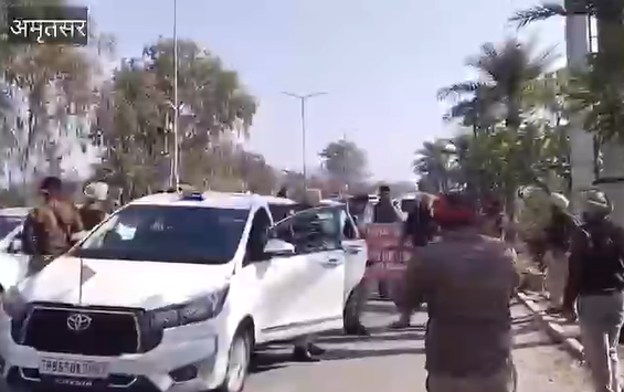 अमृतसर देहाती पुलिस, गैंगस्टर कार्रवाई, एयरपोर्ट रोड नाकाबंदी, पंजाब पुलिस न्यूज, अपराध नियंत्रण अमृतसर