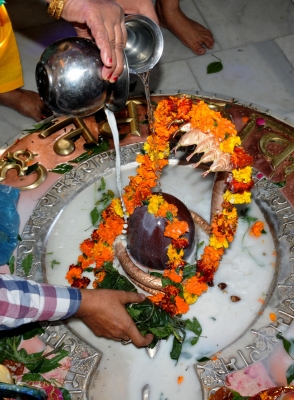 महाशिवरात्रि 2026 भारत में महाशिवरात्रि महाशिवरात्रि की शुभकामनाएं राष्ट्रपति द्रौपदी मुर्मु शुभकामना उपराष्ट्रपति सीपी राधाकृष्णन संदेश प्रधानमंत्री नरेंद्र मोदी महाशिवरात्रि रक्षा मंत्री राजनाथ सिंह आशीर्वाद केंद्रीय गृह मंत्री अमित शाह शुभकामना केंद्रीय मंत्री नितिन गडकरी मुख्यमंत्री योगी आदित्यनाथ भगवान शिव पूजा शिवलिंग आराधना महादेव रात्रि जागरण उत्तर प्रदेश महाशिवरात्रि देशभर में महाशिवरात्रि