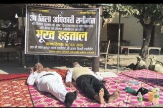अधिवक्ता भूख हड़ताल तहसील परिसर धरना उत्तर प्रदेश वकील आंदोलन 14 दिन भूख हड़ताल अधिवक्ता आत्मदाह चेतावनी लालबहादुर यादव वकील अजय त्रिपाठी अधिवक्ता यूपी धरना प्रदर्शन प्रशासन की अनदेखी बार एसोसिएशन आंदोलन