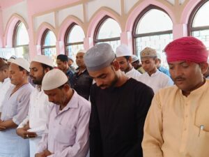 अलीगंज बवाल, नमाज के बाद झड़प, अलीगंज खबर, दो सगे भाई घायल, उत्तर प्रदेश समाचार, मस्जिद विवाद, लाठी-डंडे चले