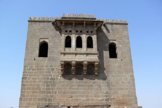 शिवनेरी किला भीड़, शिवाजी जयंती पुणे, Shivneri Fort Crowd, Pune News Hindi, Shivaji Jayanti News, Crowd Management India