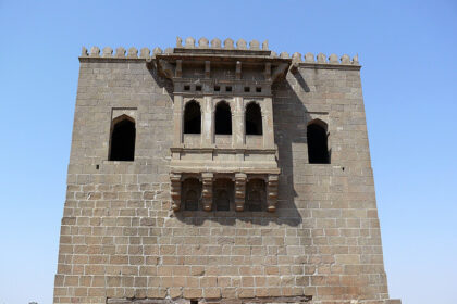 शिवनेरी किला भीड़, शिवाजी जयंती पुणे, Shivneri Fort Crowd, Pune News Hindi, Shivaji Jayanti News, Crowd Management India