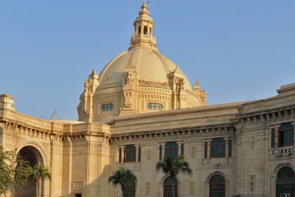 यूपी विधानसभा सत्र 2026, महंगाई मुद्दा यूपी, यूपी विधानसभा हंगामा, बोतल विवाद विधानसभा, उत्तर प्रदेश राजनीति, UP Assembly News, Mehengai Debate UP