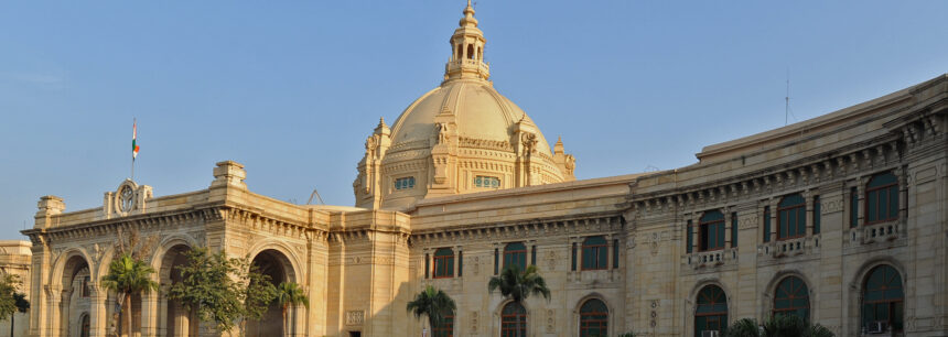 यूपी विधानसभा सत्र 2026, महंगाई मुद्दा यूपी, यूपी विधानसभा हंगामा, बोतल विवाद विधानसभा, उत्तर प्रदेश राजनीति, UP Assembly News, Mehengai Debate UP