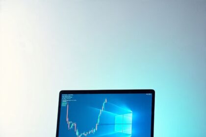 पश्चिम एशिया संकट, शेयर बाजार गिरावट, सेंसेक्स गिरावट, निफ्टी गिरावट, भारतीय शेयर बाजार, वैश्विक बाजार असर, कच्चे तेल की कीमत