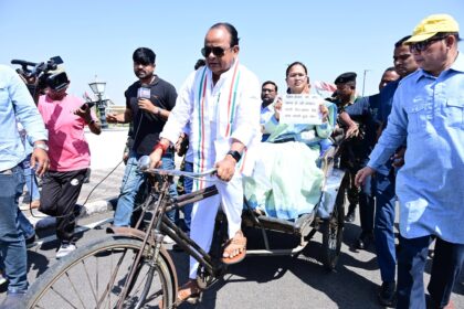 इरफान अंसारी रिक्शा प्रदर्शन, एलपीजी सिलेंडर संकट, झारखंड विधानसभा खबर, गैस सिलेंडर महंगाई, झारखंड राजनीति