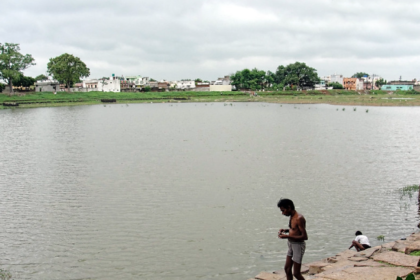 लखनऊ न्यूज, लखनऊ धमाका, तालाब किनारे धमाका, कूड़े में धमाका लखनऊ, Lucknow blast news, Lucknow local news