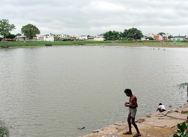 लखनऊ न्यूज, लखनऊ धमाका, तालाब किनारे धमाका, कूड़े में धमाका लखनऊ, Lucknow blast news, Lucknow local news