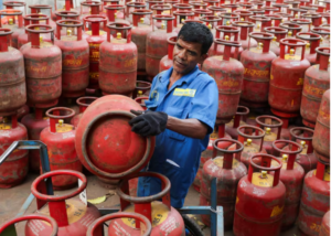 LPG Gas Crisis, दिल्ली गैस संकट, एलपीजी कीमत, LPG price India, Delhi political news