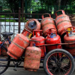 LPG Gas Shortage UP, गैस सिलेंडर ब्लैक मार्केटिंग, LPG Cylinder Price 2500, गैस किल्लत यूपी, LPG Black Marketing News