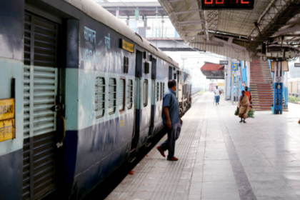 वाराणसी दिल्ली ट्रेन, नई रेल सेवा, अयोध्या रेलवे ठहराव, यूपी रेल खबर, बनारस दिल्ली ट्रेन