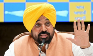 AAP राजनीतिक संकट, आम आदमी पार्टी सांसद विवाद, भगवंत मान बयान, AAP BJP राजनीति, राज्यसभा सांसद चर्चा, ऑपरेशन लोटस, दिल्ली पंजाब राजनीति, भारतीय राजनीति खबर