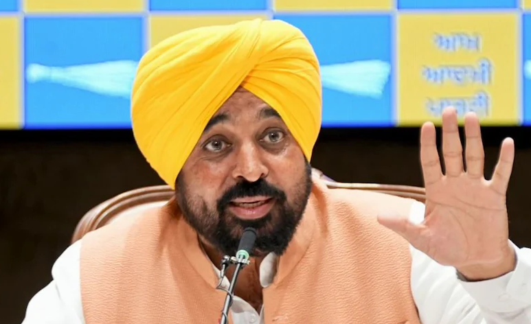 AAP राजनीतिक संकट, आम आदमी पार्टी सांसद विवाद, भगवंत मान बयान, AAP BJP राजनीति, राज्यसभा सांसद चर्चा, ऑपरेशन लोटस, दिल्ली पंजाब राजनीति, भारतीय राजनीति खबर