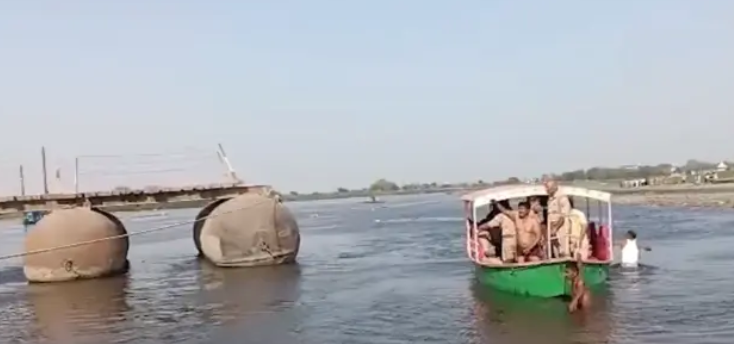 यमुना नाव हादसा, यूपी नाव दुर्घटना, यमुना नदी हादसा, नाव पलटने की खबर, उत्तर प्रदेश ब्रेकिंग न्यूज