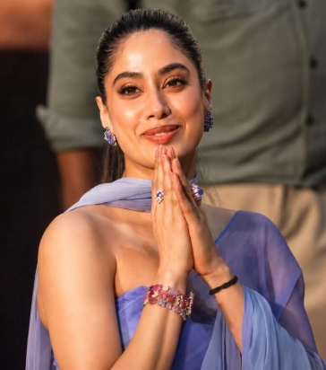 जान्हवी कपूर, जान्हवी कपूर साड़ी लुक, Janhvi Kapoor Photos, बॉलीवुड फैशन, एथनिक लुक, ग्लैमरस तस्वीरें, बॉलीवुड अभिनेत्री, वायरल फोटो