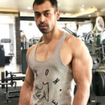 प्रतीक यादव अस्थि विसर्जन, हरिद्वार VIP घाट, गंगा में अस्थि विसर्जन, हरिद्वार न्यूज, VIP घाट सुरक्षा व्यवस्था, धार्मिक अनुष्ठान हरिद्वार, उत्तराखंड समाचार