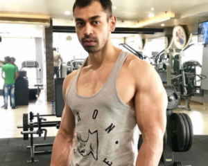 प्रतीक यादव अस्थि विसर्जन, हरिद्वार VIP घाट, गंगा में अस्थि विसर्जन, हरिद्वार न्यूज, VIP घाट सुरक्षा व्यवस्था, धार्मिक अनुष्ठान हरिद्वार, उत्तराखंड समाचार