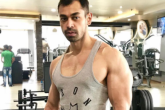 प्रतीक यादव अस्थि विसर्जन, हरिद्वार VIP घाट, गंगा में अस्थि विसर्जन, हरिद्वार न्यूज, VIP घाट सुरक्षा व्यवस्था, धार्मिक अनुष्ठान हरिद्वार, उत्तराखंड समाचार