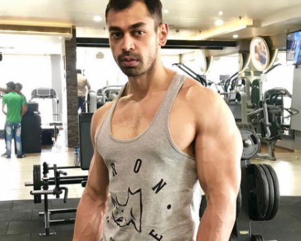 प्रतीक यादव अस्थि विसर्जन, हरिद्वार VIP घाट, गंगा में अस्थि विसर्जन, हरिद्वार न्यूज, VIP घाट सुरक्षा व्यवस्था, धार्मिक अनुष्ठान हरिद्वार, उत्तराखंड समाचार