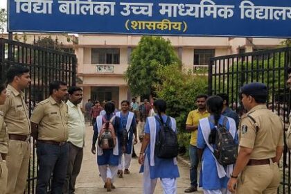 विद्या बालिका स्कूल, यूपी स्कूल समाचार, छात्राओं का धरना, पुलिस ने खुलवाया स्कूल, उत्तर प्रदेश शिक्षा समाचार, बालिका शिक्षा, स्कूल विवाद, यूपी न्यूज