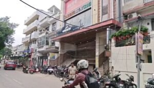 लखनऊ के रिधया प्लाजा में फर्जी कॉल सेंटर पर छापेमारी
