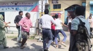 फर्रुखाबाद में बिजली चोरी की जांच करने पहुंचे जेई पर हमला