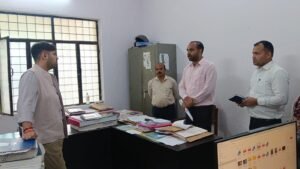 मुरादाबाद तहसील सदर पहुंचे डीएम अनुनय झा