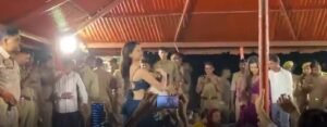 वाराणसी पुलिस के वीडियो पर विवाद