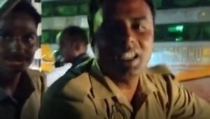 कानपुर में सिपाहियों से भिड़ा ई-रिक्शा चालक