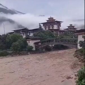  भूटान में शिंताफू झील फूटी