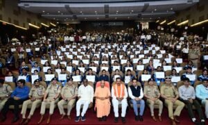 CM योगी ने 470 खिलाड़ियों को बांटे नियुक्ति पत्र