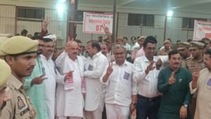 ध्रुव त्रिपाठी की जीत, राजीव यादव को 276 वोटों से हराया