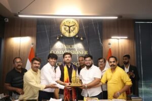 मुरादाबाद में नवागत डीएम अनुनय झा से मिला हिन्दू युवा वाहिनी का प्रतिनिधिमंडल