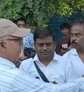 फर्रुखाबाद में संविदा कर्मचारियों को पुलिस ने रोका