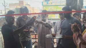 हापुड़ में शर्मा गारमेंट्स शोरूम शुरू