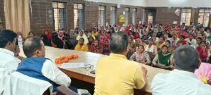 मुरादाबाद में कुंदरकी विधायक ने 4 सखियों को दिए 5,100-5,100 रुपये