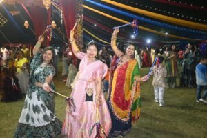 एमिटी इंटरनेशनल स्कूल में धूमधाम से मनी डांडिया नाइट