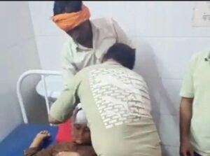 फर्रुखाबाद में श्रद्धालुओं से भरी ट्रैक्टर-ट्रॉली पलटी