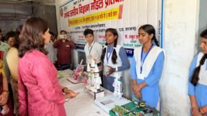 फर्रुखाबाद विज्ञान प्रदर्शनी में आशु सिंह प्रथम